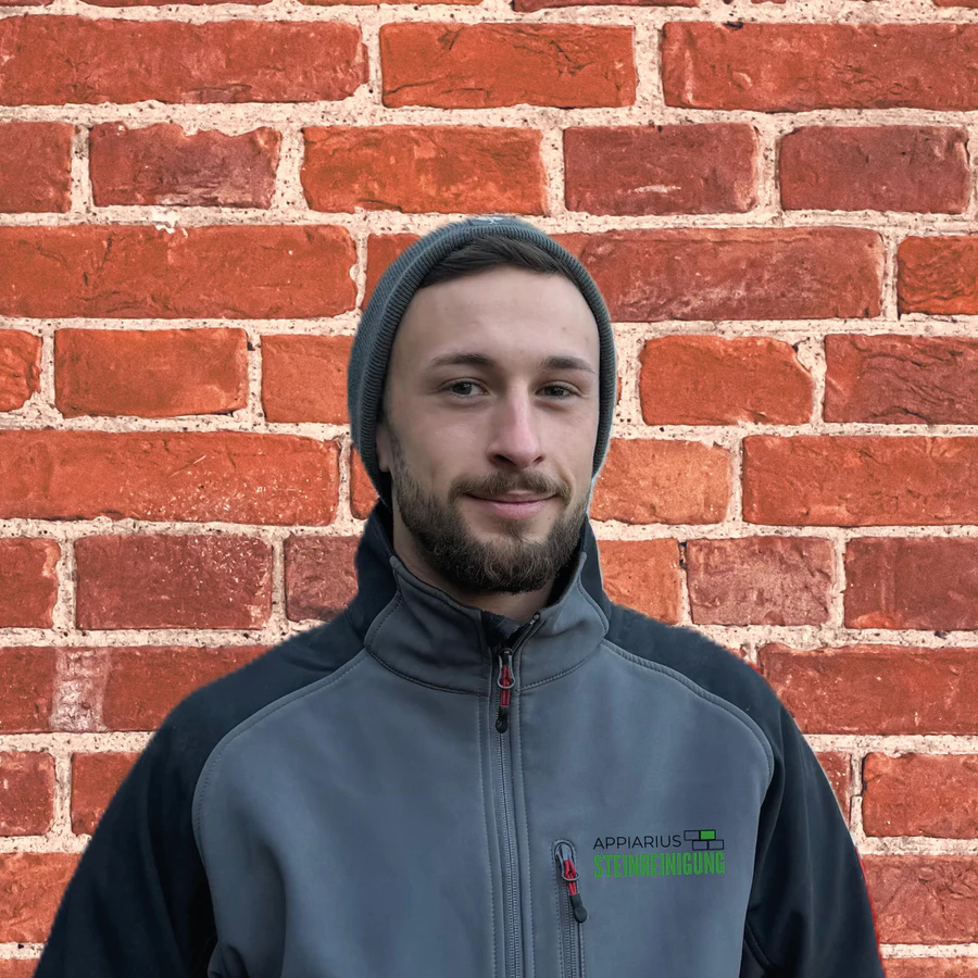 Jack Ludlam, Spezialist für Oberflächenreinigung bei Appiarius Steinreinigung
